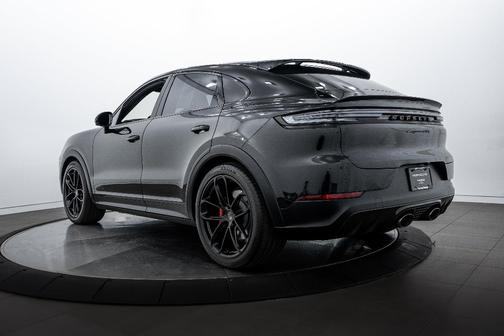 2025 Porsche Cayenne GTS