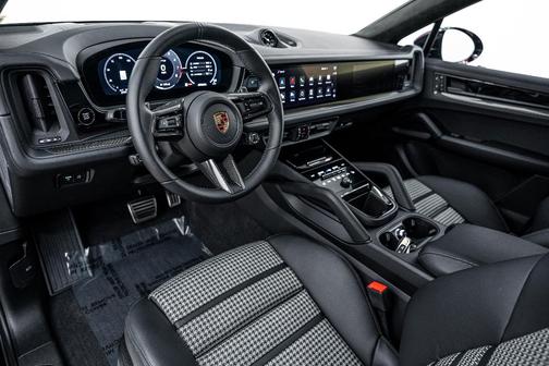 2025 Porsche Cayenne GTS