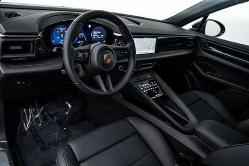 2026 Porsche Macan 4