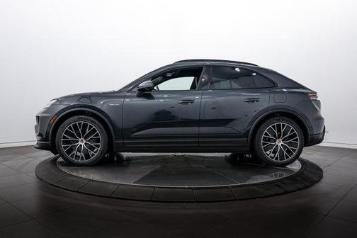 2026 Porsche Macan 4