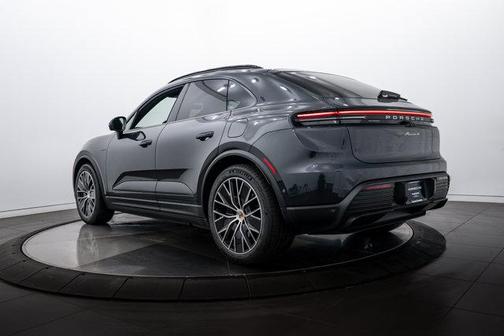 2026 Porsche Macan 4