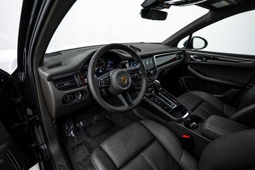 2023 Porsche Macan 