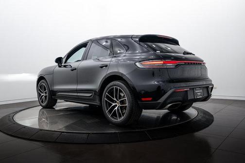 Jet Black Metallic 2022 Porsche Macan