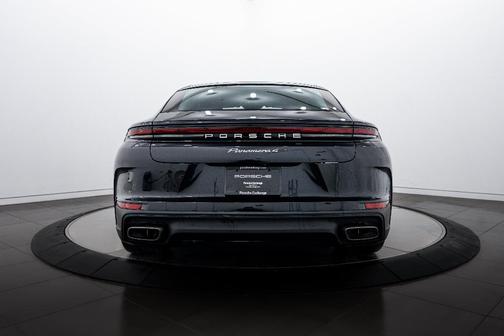 2026 Porsche Panamera 4