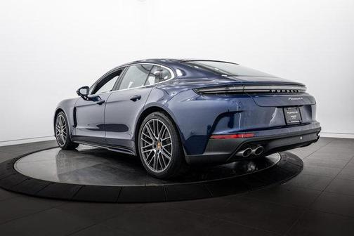 Gentian Blue Metallic 2026 Porsche Panamera 4
