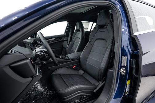 Gentian Blue Metallic 2026 Porsche Panamera 4