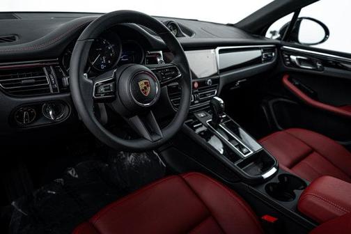 Jet Black Metallic 2025 Porsche Macan