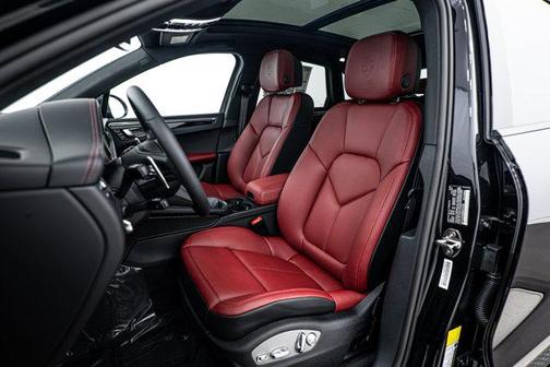 Jet Black Metallic 2025 Porsche Macan