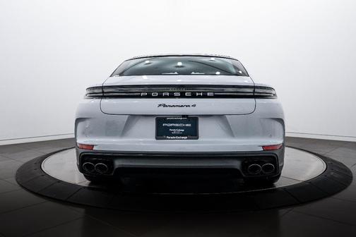 2026 Porsche Panamera 4