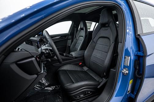 2025 Porsche Panamera 4