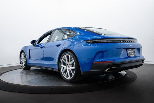 2025 Porsche Panamera 4