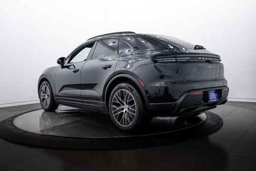 2025 Porsche Macan 4