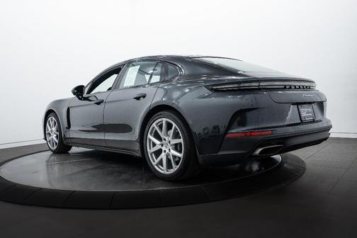 2025 Porsche Panamera 4