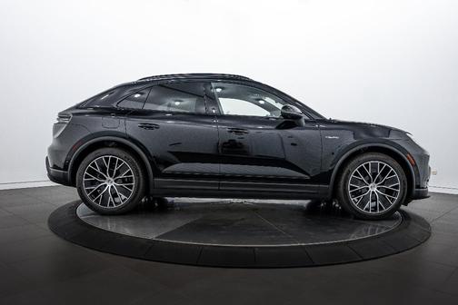 2025 Porsche Macan 4