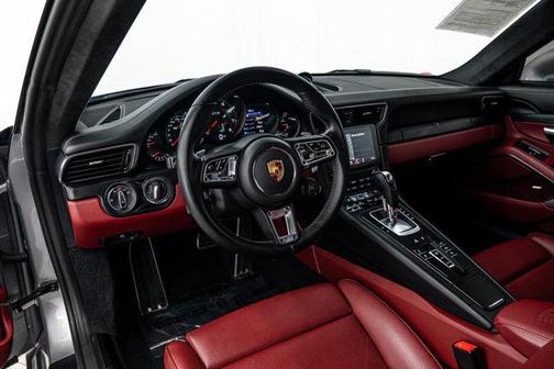 2019 Porsche 911 Carrera 4 GTS
