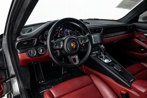 2019 Porsche 911 Carrera 4 GTS