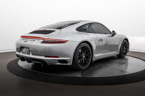 2019 Porsche 911 Carrera 4 GTS