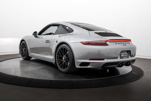 2019 Porsche 911 Carrera 4 GTS