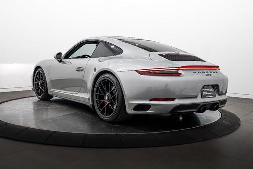 2019 Porsche 911 Carrera 4 GTS