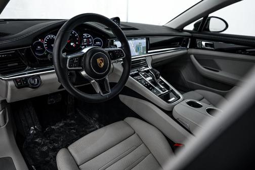 2017 Porsche Panamera 