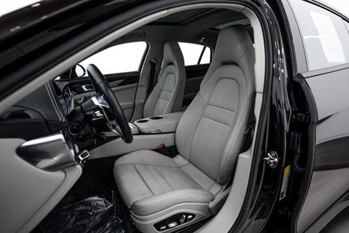 2017 Porsche Panamera 