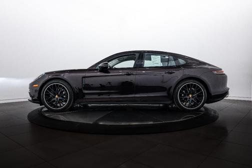 2017 Porsche Panamera 