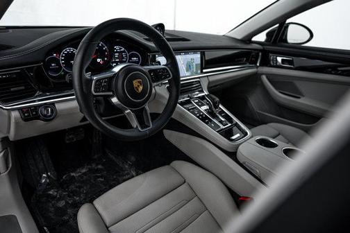 2017 Porsche Panamera 