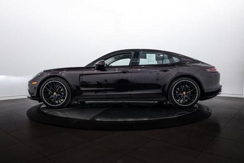 2017 Porsche Panamera 