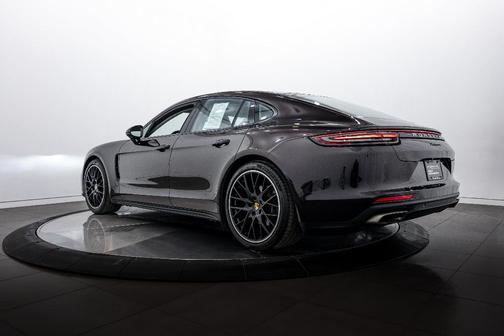 2017 Porsche Panamera 