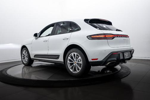 2026 Porsche Macan Base