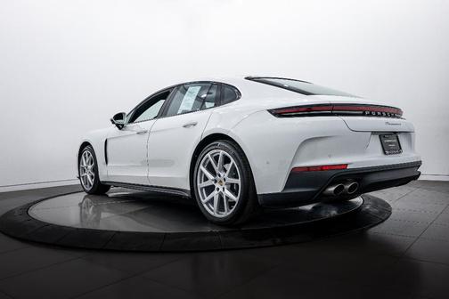 2025 Porsche Panamera 4