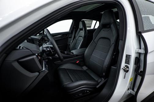 2025 Porsche Panamera 4