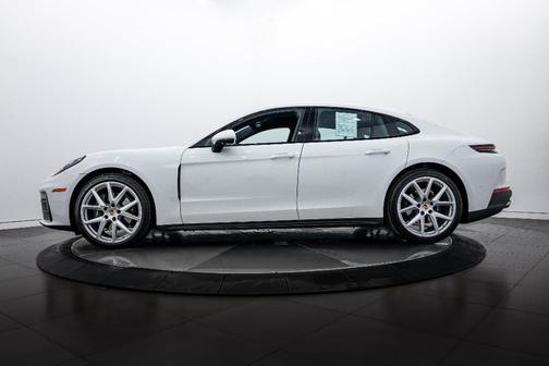 2025 Porsche Panamera 4