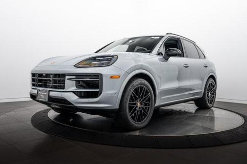 Dolomite Silver Metallic 2026 Porsche Cayenne