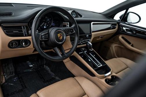 2022 Porsche Macan 