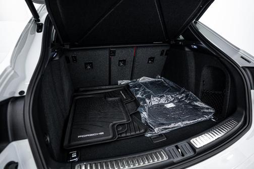 2025 Porsche Macan T