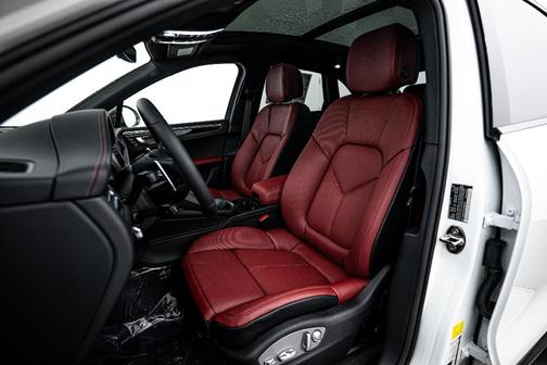 2025 Porsche Macan T