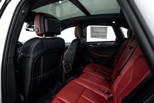 2025 Porsche Macan T