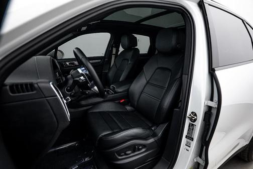 2023 Porsche Cayenne S Platinum Edition