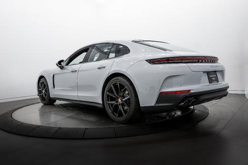2026 Porsche Panamera 4