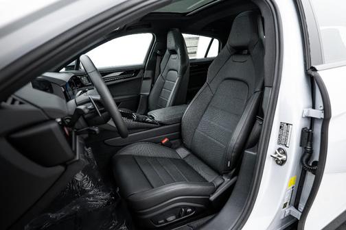 2026 Porsche Panamera 4