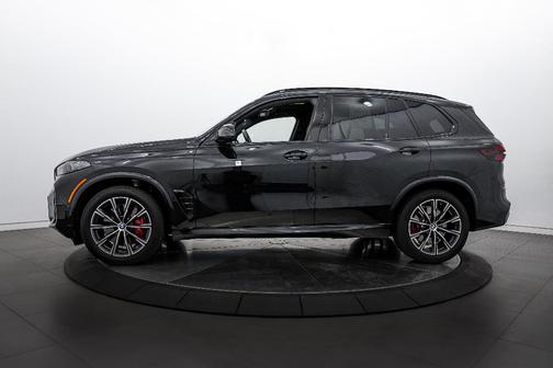2025 BMW X5 M60i