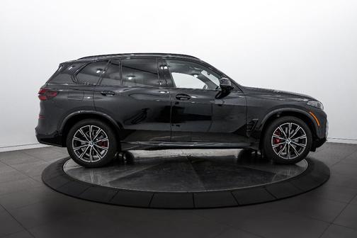 2025 BMW X5 M60i