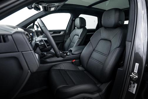 2025 Porsche Cayenne S
