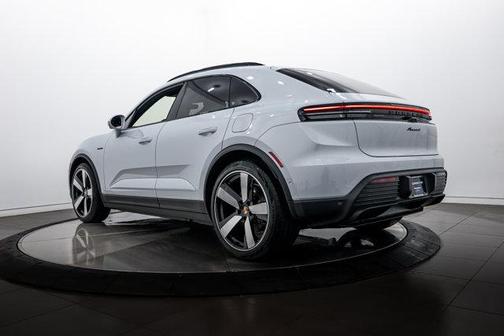 2026 Porsche Macan 4