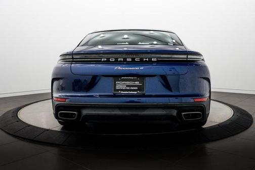 Gentian Blue Metallic 2026 Porsche Panamera 4