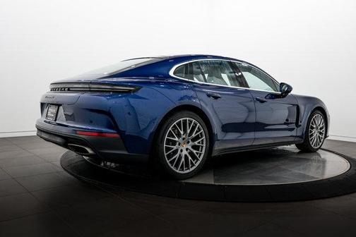 Gentian Blue Metallic 2026 Porsche Panamera Panamera 4