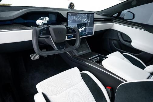 2022 Tesla Model S Plaid