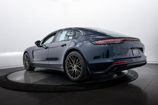 2022 Porsche Panamera 4 Platinum Edition