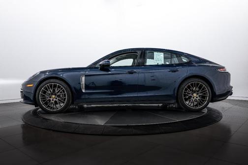 2022 Porsche Panamera 4 Platinum Edition